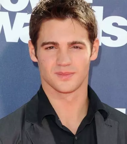 Steven R. McQueen („Jurnalele vampirilor”) va juca în „Pompierii din Chicago”