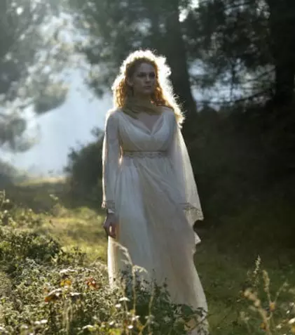 Farah Zeynep, din “În dragoste şi în război”, şi-a îngheţat studiile de dragul actoriei