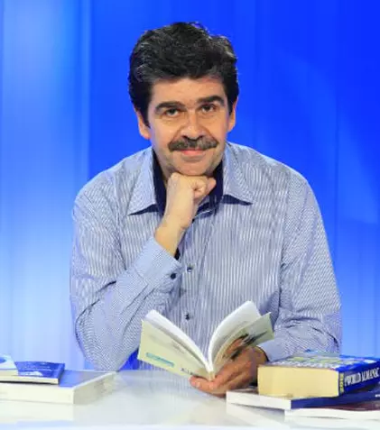 De vorbă cu Radu Paraschivescu despre “România în 7 gesturi”