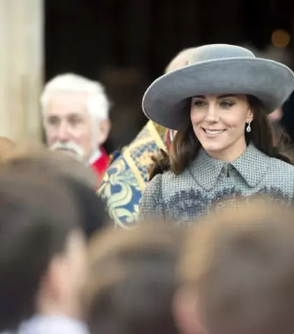 De ce e şicanată Kate Middleton de familia regală?