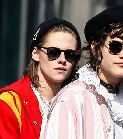 Kristen Stewart se iubeşte cu o cântăreaţă franceză