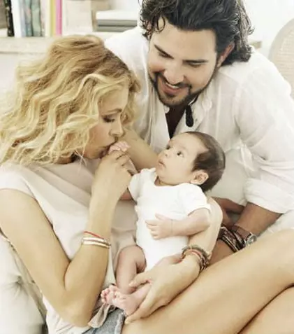 Paulina Rubio l-a prezentat pe Eros, bebeluşul ei