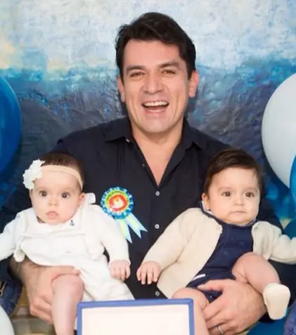 Jorge Salinas, prima zi de naştere în compania gemenilor săi