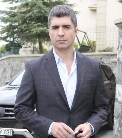 Actorul Özcan Deniz a divorțat! Ce motive se află în spatele acestei decizii