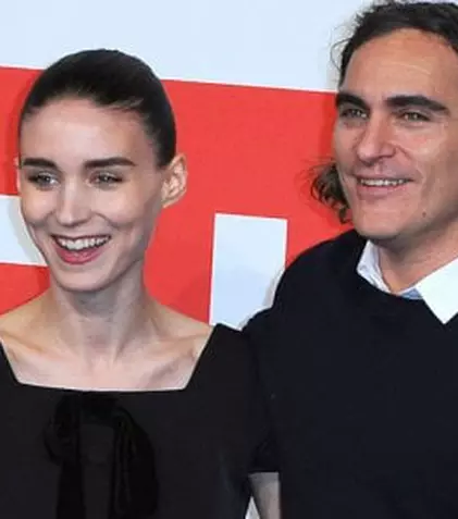 Joaquin Phoenix şi Rooney Mara au devenit un cuplu la filmări?