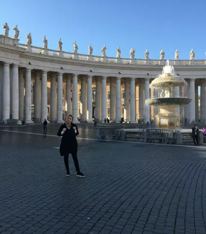 Irina Păcurariu continuă la TVR seria de reportaje „Unde-i acasă?”. Primul episod, duminică, 19 martie