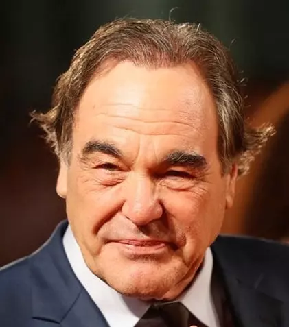 Încă un regizor face pasul spre micul ecran. Oliver Stone va face un serial despre Guantanamo Bay