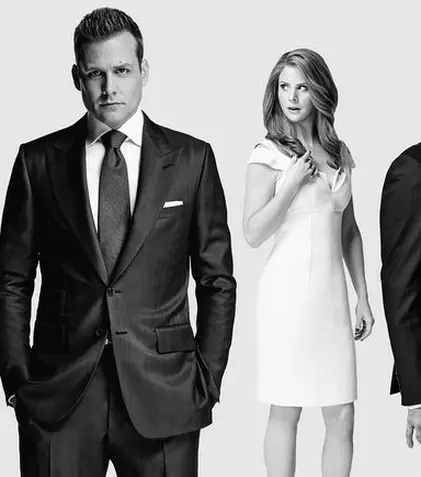 Serialul „Suits”/„Costume” a fost prelungit cu încă un sezon. Din distribuție dispar Meghan Markle și Patrick J. Adams!