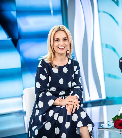 Alex Velea prezintă emisiunea „Acces Direct”, alături de Simona Gherghe