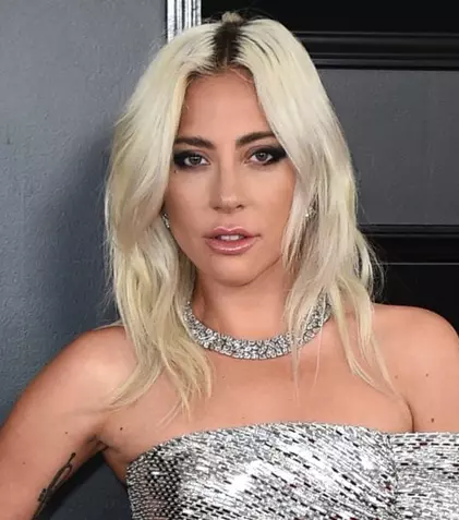 Lady Gaga are un nou iubit… Și nu e Bradley Cooper! Cum au fost surprinși cei doi