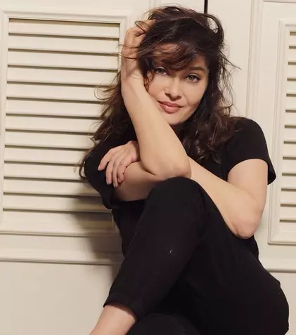 Nurgül Yeşilçay, superbă pe coperta unei reviste. Cum arată acum actriţa din „Furtună pe Bosfor”?