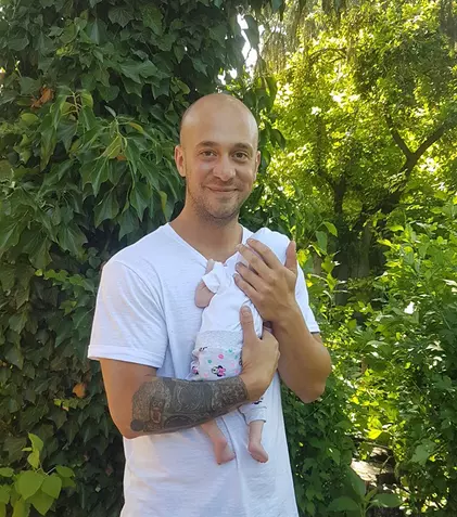 FOTO. Alexandru, fratele Monicăi Anghel, a devenit din nou tătic. Concurentul de la „Te cunosc de undeva!” mai are acasă două fetițe,