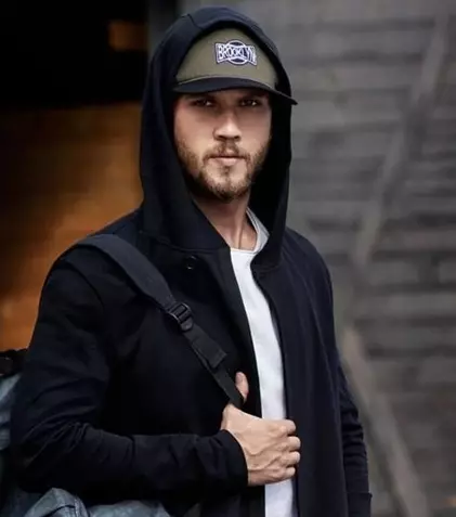 FOTO. Aras Bulut Iynemli a reluat filmările la „Legea familiei”