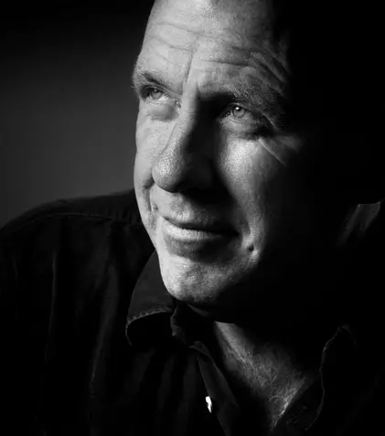 Scriitorul australian Richard Flanagan, câștigător al Premiului Man Booker, vine în România