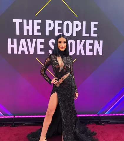 GALERIE FOTO. Adelina Pestrițu a strălucit pe covorul roșu de la Los Angeles, la  E! People’s Choice Awards