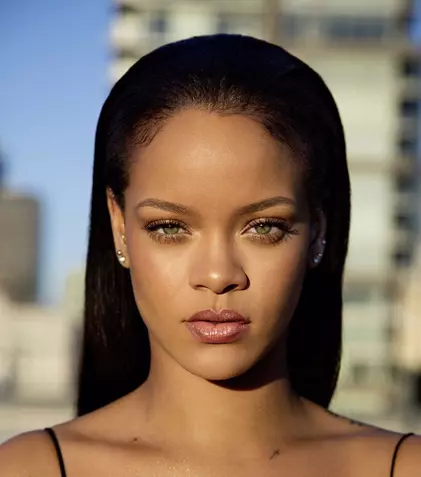Rihanna vine în ajutorul celor care luptă cu pandemia de coronavirus. Ce sumă uriașă a donat