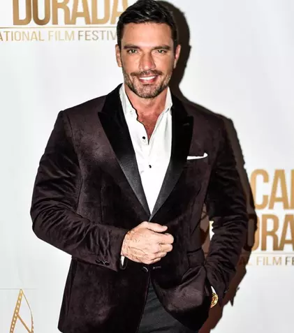 Julián Gil a dat-o uitării pe Marjorie de Sousa. Cine este noua parteneră a actorului