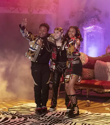 De astăzi, Disney Channel difuzează sezonul al treilea din „Casa lui Raven”. Ce spun actorii despre serial