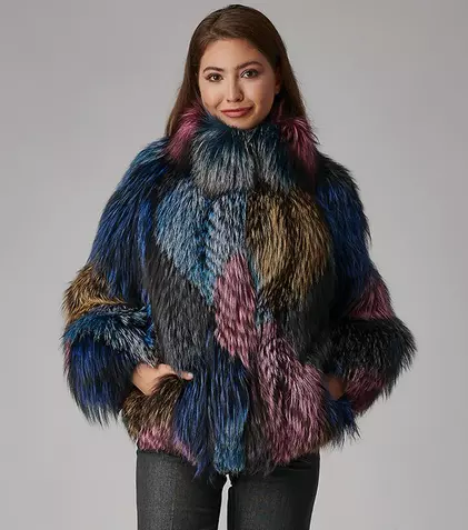 (P) Cauți o haină de blană naturală? Iată cele 3 piese pe care orice femeie elegantă și le dorește