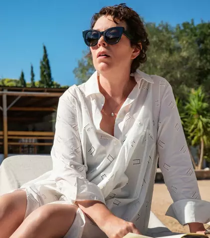 „Fiica ascunsă”, noua ecranizare după Elena Ferrante, „filmul anului” de la Netflix