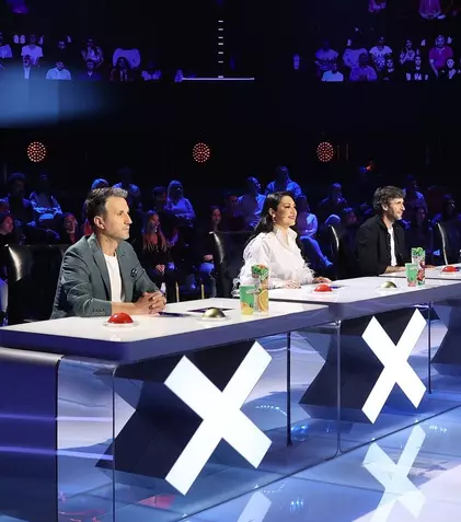 Juriul „Românii au talent” 2022, emoționat de un tânăr crescut de o măicuță