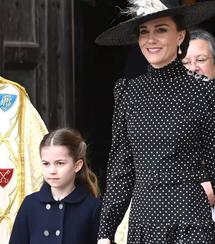 Kate Middleton și Prințesa Charlotte au atras toate privirile la slujba de Paște. Au îmbrăcat ținute asortate