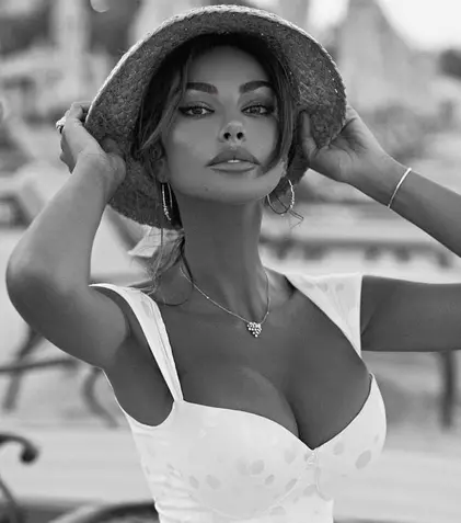Imagini rare cu Mădălina Ghenea alături de fiica și de mama ei. Destinația de lux unde s-au relaxat