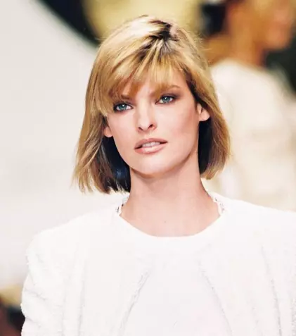 Linda Evangelista, prima apariție în Vogue după dezvăluirile că o procedură estetică i-a „deformat” chipul. Cum și-a ascuns defectele