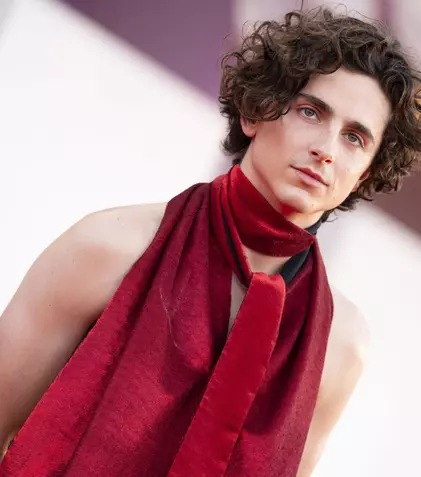 Timothée Chalamet spune că e „greu să fii în viață” în epoca social media. „Prăbușirea societății se simte în aer”