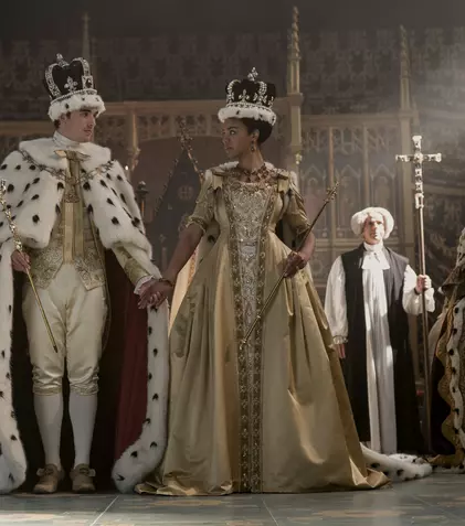 Netflix a publicat trailerul oficial pentru „Queen Charlotte: A Bridgerton Story”. Noile imagini