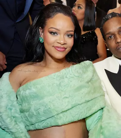 Rihanna, ieșire în oraș cu iubitul ei și fiul lor. Cum s-au asortat A$AP Rocky și bebelușul