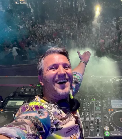 Andi Moisescu, DJ în timpul liber. „Mă suspectez că trăiesc prin muzică”. EXCLUSIV