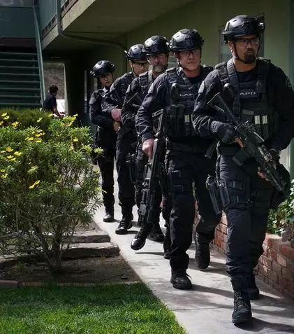 CBS s-a răzgândit. A reînnoit serialul S.W.A.T. pentru sezonul 7
