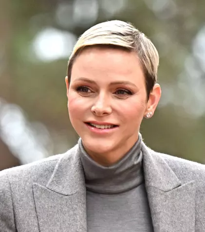 Tunsorile prințesei Charlene de Monaco de-a lungul timpului. Care a fost cea mai dramatică schimbare de look
