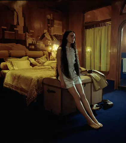 Emma Stone joacă în „Poor Things” un soi de Frankenstein feminin