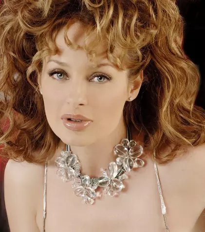 Joana Benedek s-a căsătorit! Actrița româncă de telenovele a strălucit în rochia de mireasă. Imagini de la nunta de vis