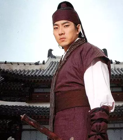 Ju-mong din „Legendele palatului” schimbă armura pe costumul de detectiv