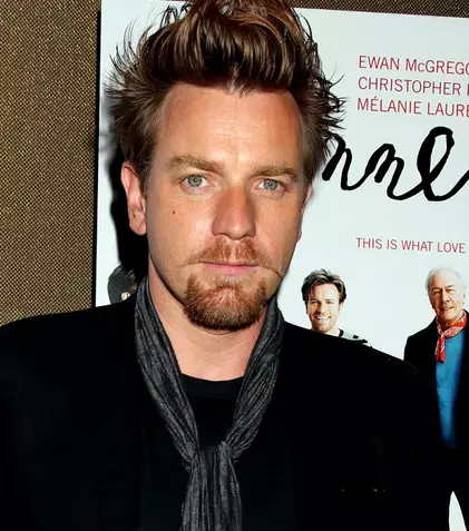 Ewan McGregor construieşte biciclete în garajul propriu