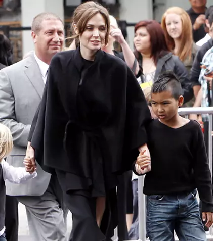 Angelina Jolie se privează de somn