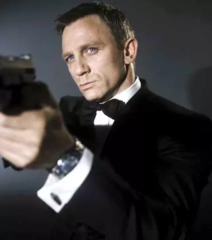 După ce a salvat lumea, James Bond va și cânta