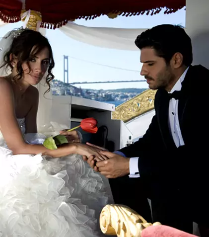 Serialul turcesc “Lale” începe azi la Antena 1