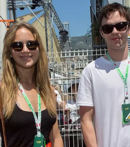 Jennifer Lawrence şi Nicholas Hoult şi-au cumpărat o casă
