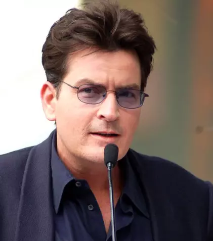 Charlie Sheen va deveni bunic pentru prima dată