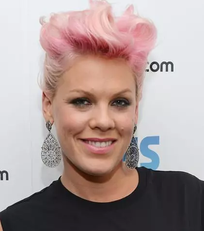 Pink e fericită că a dat jos 25 de kilograme