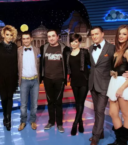 FOTO: Giulia cântă diseară la “Cronica Cârcotaşilor”