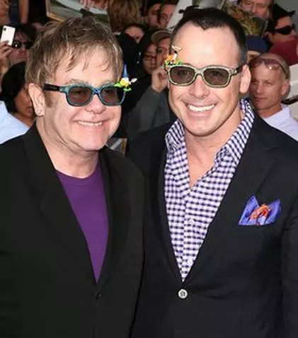 Sir Elton John şi David Furnish se însoară înainte de Crăciun