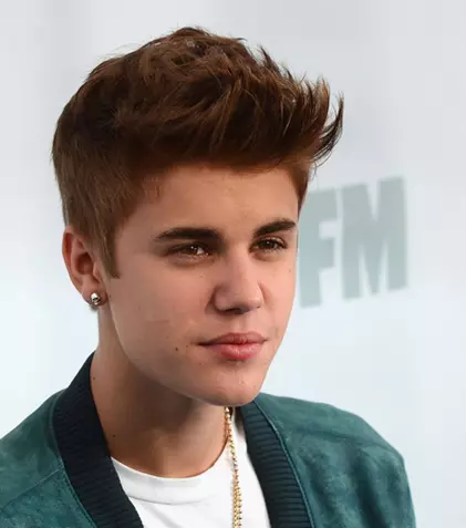 Justin Bieber, la cuţite cu mama sa din cauza unui contract?