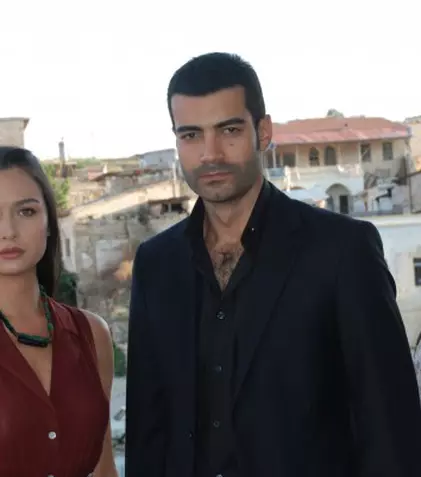 „Intrigi şi seducţie”, noul serial turcesc de la Acasă