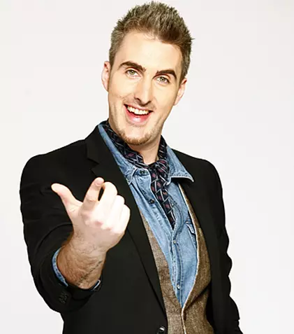 Ernest a devenit tată: “Suntem foarte fericiţi!”