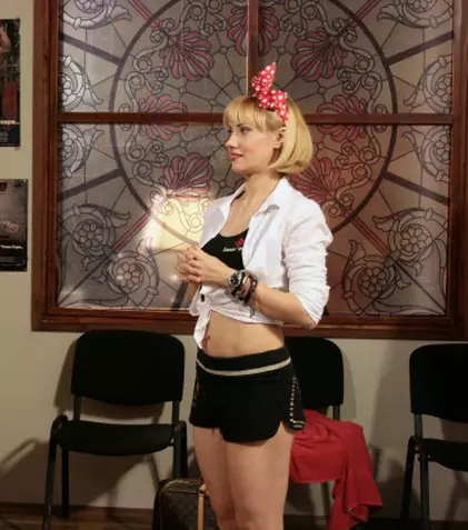 Bebeluşa Oana le dă lecţii de dans „Trăsniţilor”